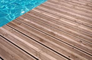 houten zwembad terras