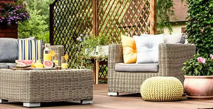 Rotan lounge – gezellig en robuust tuinmeubilair