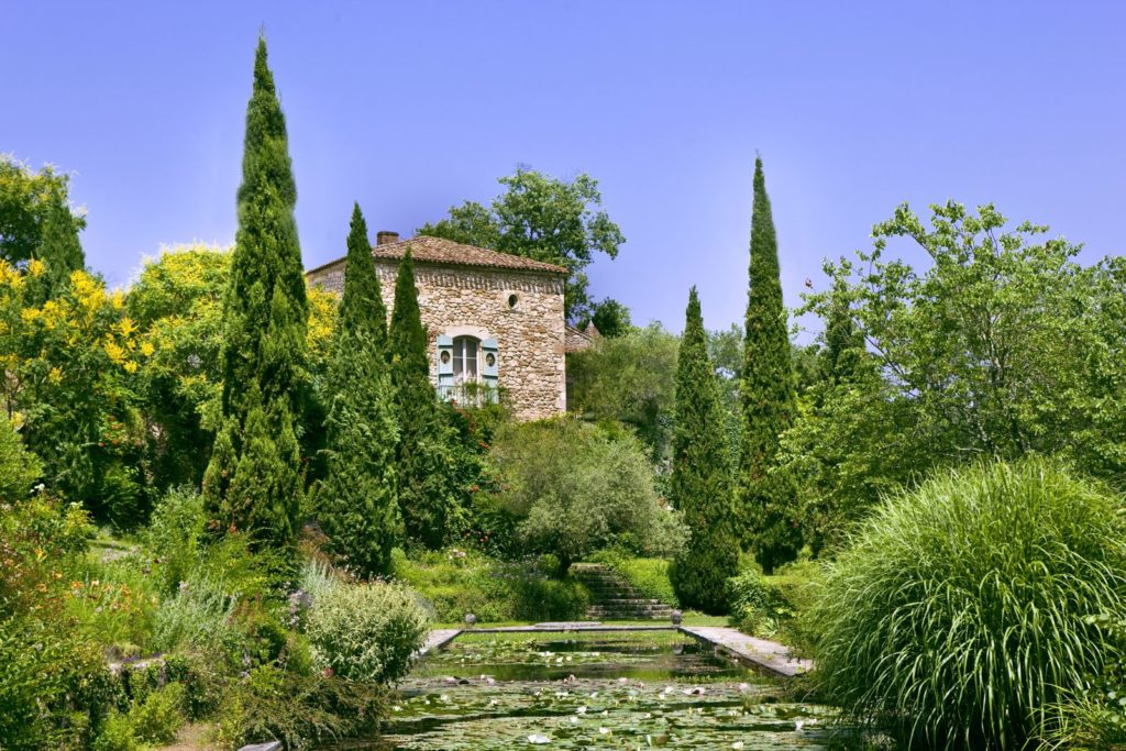 Mediterrane tuin met vijver