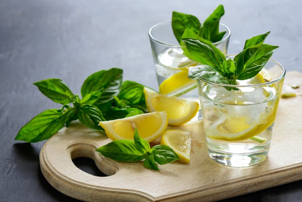 Drink met citroen basilicum