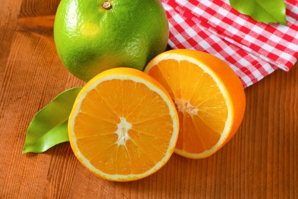 Snijd de Jaffa-sinaasappel open