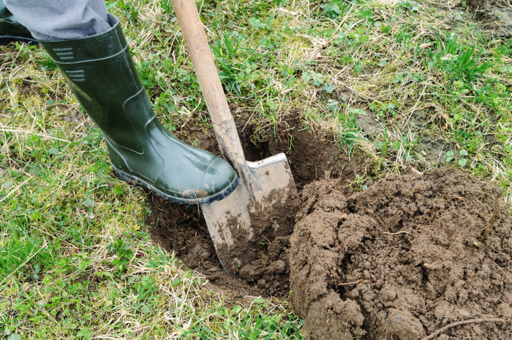 Plantgat gegraven met een spade