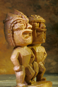 Twee Tiki-beelden