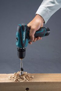 Makita accuschroevendraaier DF330DWJ, 10.8V in koffer, 2 accu's + lader