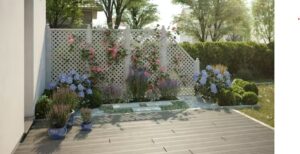 Privacyscherm op terras met hekwerk als hekwerk en Bloemen
