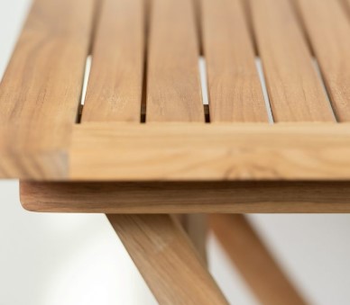 Van welk houtsoort worden veel tuinmeubelen gemaakt