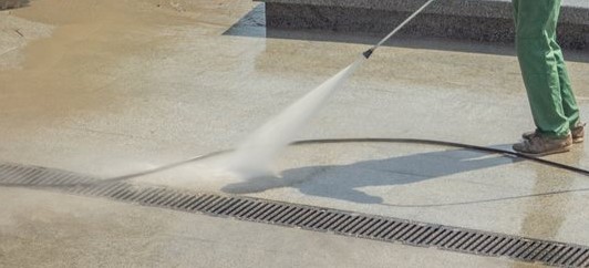 Hoe reinig je jouw zwembadrand?